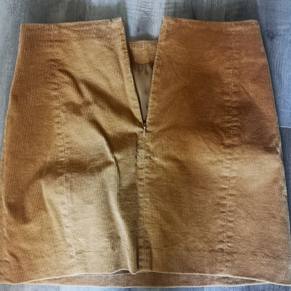 Sunday Best Cordoroy skirt - Picture 4 of 4
